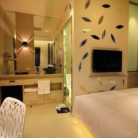 Leesing Hotel Kaohsiung Exteriör bild