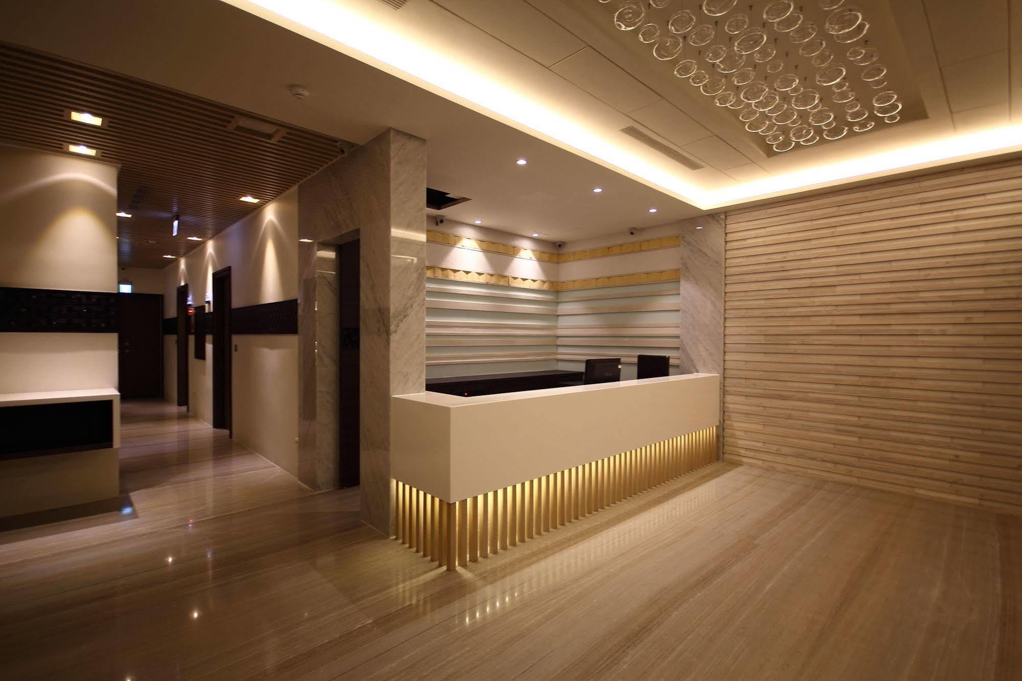 Leesing Hotel Kaohsiung Exteriör bild